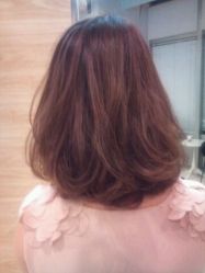 后面效果自然蓬松-美秀造型