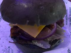 夏威夷双层牛肉汉堡-VIKING SALOON美式烟熏烤肉精酿餐酒吧