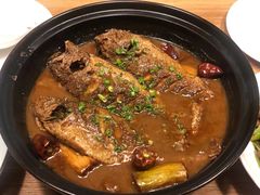 砂锅炖黄花鱼-山楂树融合菜餐厅