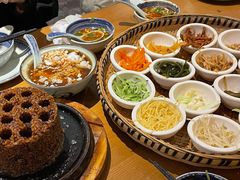 -包整·丝娃娃(一览甲秀楼风景店)