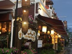 -Log Home Boutique Hotel