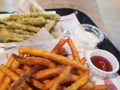 -The Habit Burger Grill 哈比特汉堡(复兴soho店)