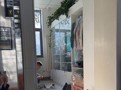 -京伟修鞋洗鞋奢侈品皮具护理店