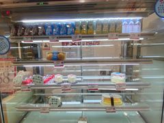 面包甜点陈列柜-静安面包房(万航渡路店)