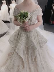 点击看大图 -GRACE KELLY婚纱与礼服(北京店)