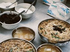 -正宗杨记普洱酸醋米线(总店)