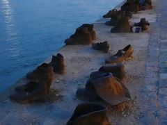 -多瑙河畔鞋履雕塑