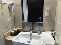 -豪泰168酒店(无锡上马墩靖海地铁站店)