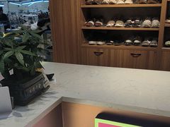 -莱靓奢侈品洗护改衣店(新世界百货崇文店)