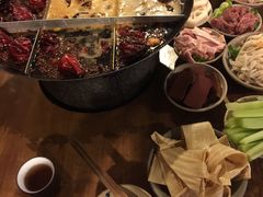 -白乐天毛肚火锅馆(解放碑店)