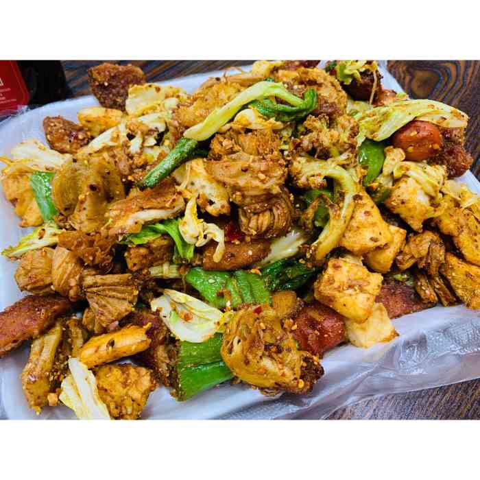 香格里辣-"楼底下开了家炸串店,听邻居说蛮好吃的,特.