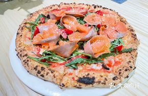 Smoked Salmon and Arugula Pizza