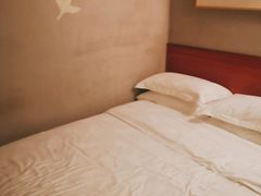 -卡罗酒店(东门晒布地铁站店)