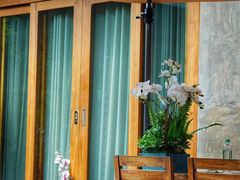 -Chom Cafe and Restaurant