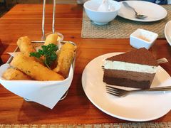 -Chom Cafe and Restaurant
