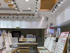 -美式眼镜·授权蔡司.依视路.尼康.豪雅.明月(人民广场店)
