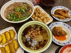 -爆炸头阿姨小四川正宗川味小吃(无任何分店)