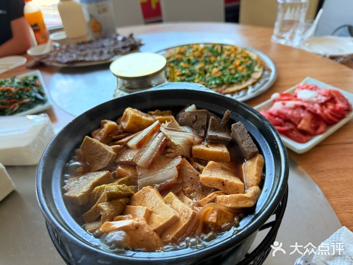 北京龙庆四季香农家饭庄·灶台鱼·碳烤虹鳟鱼(龙庆峡店)豆腐宴图片