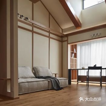 原木风顶层复式，这样的顶楼设计真香！