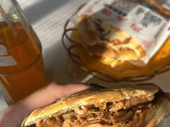 肉夹馍-晓峰手工擀面皮(新民街总店)