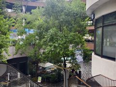 -瑞虹新天地月亮湾
