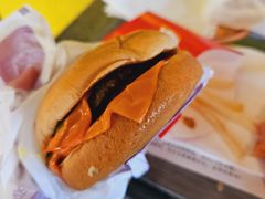 奶丝辣双层吉士汉堡-麦当劳(新王府井店)
