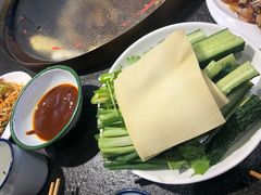 蘸酱菜-缘福乡村铁锅炖民宿(八达岭店)