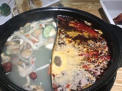 鸳鸯锅-百味源炭火烤翅 ·夜市大排档(酒仙桥店)