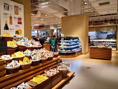 面包甜点陈列柜-七鲜超市(瑞虹天地太阳宫店)