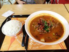 水煮牛肉配饭-津津飯堂