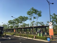 -奕欧来上海购物村停车场