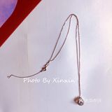 款式：中间主石是海蓝宝石，外面一圈钻石