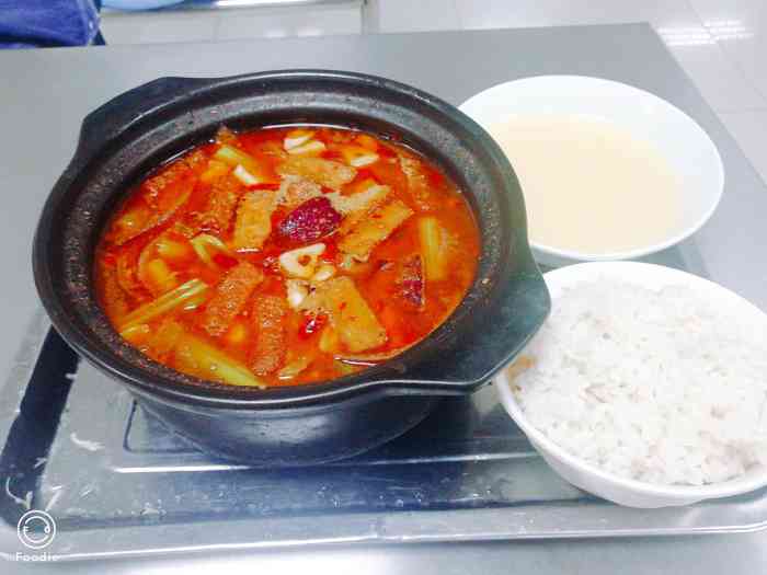 山东青年政治学院南苑食堂-"第一次去山东青年政治学院去里面找朋友 .