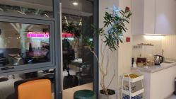 -PE SALON