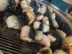 -围炉肉舍•炭烤活鳗•丹东海鲜烤肉(步行街店)