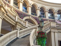 -王府井奥莱临潼小镇(临潼店)