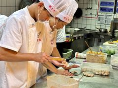 -馋三尺蟹粉小笼(人民广场店)