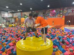 -极限Jump蹦床·新潮玩运动世界·室内乐园·团建·派对中心