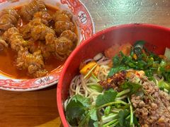 -爆炸头阿姨小四川正宗川味小吃(无任何分店)