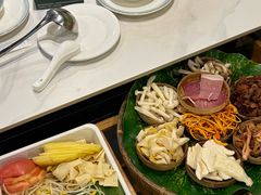 -菌海森林·非遗野生菌火锅(西山区滇池路摩根道店)