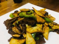 蚝油菌菇牛柳-老东镇啤酒屋海鲜加工·蒸汽海鲜·海鲜烧烤(台东店)