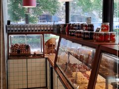 面包甜点陈列柜-Dough&Joe团憩(瑞虹天地月亮湾店)