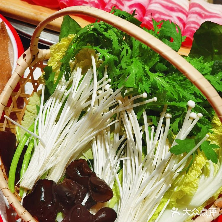 大龙燚搞事情啦~在天台帐篷吃火锅你试过了吗