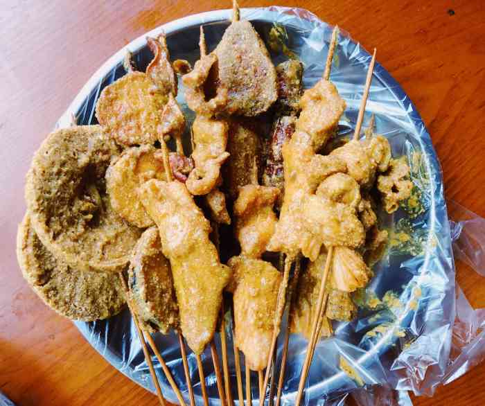 素鸡和豆蔻是炸串的必点啊,也是考验一家炸串店的水平.