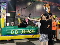 -嘿哟动霸CHUA·新潮玩运动娱乐中心·蹦床滑冰团建乐园