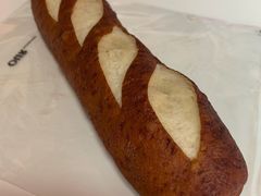 黄油碱水包-OUR Bakery(三里屯太古里店)