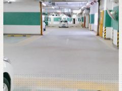 -繁花中心-停车场