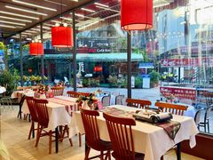 -刘姐啤酒鱼民族演艺餐厅(西街总店)