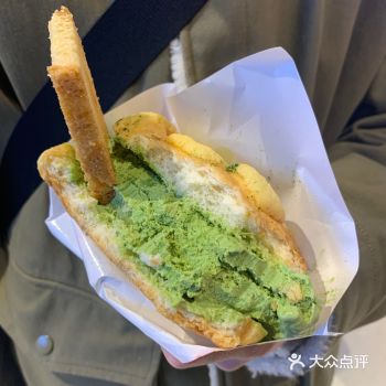 种草了很久的菠萝包，终于来吃了