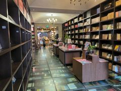 -钟书阁(松江泰晤士小镇店)